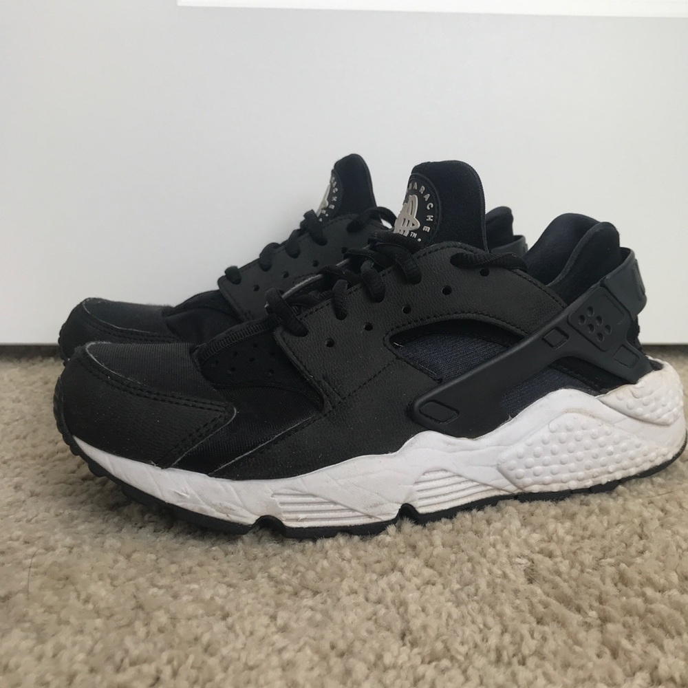 Black Nike Huaraches!